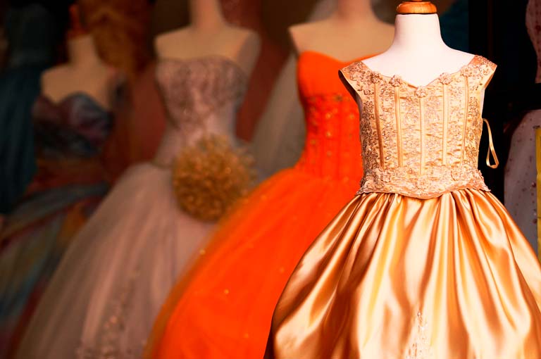 Errores Comunes al Elegir un Vestido de Quinceañera con mezclas saturadas